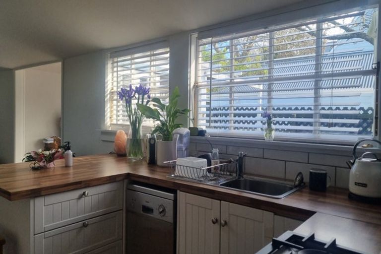 Photo of property in 147a Holly Road, St Albans, Christchurch, 8014