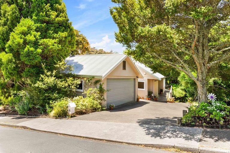 Photo of property in 4 Tranquil Glade, Hillcrest, Auckland, 0627