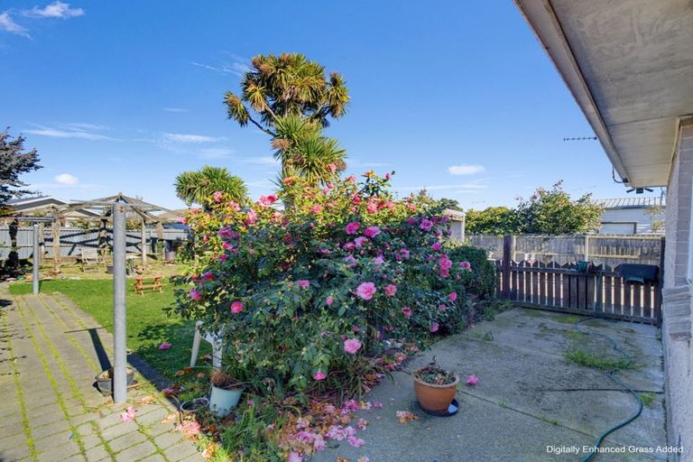 Photo of property in 42 Daniels Road, Redwood, Christchurch, 8051