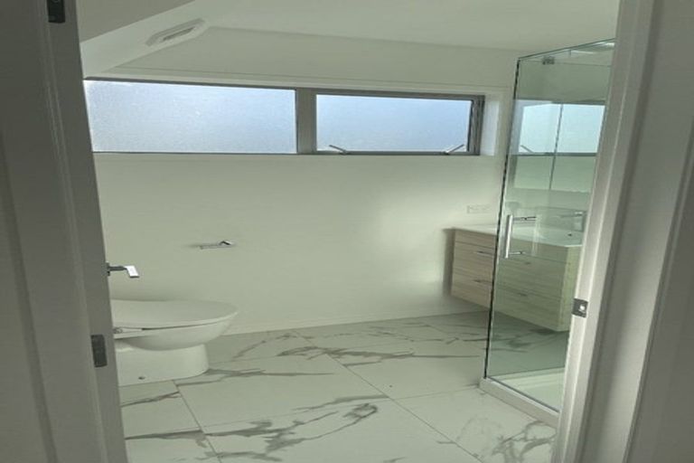 Photo of property in 1/8 Yeovil Road, Te Atatu Peninsula, Auckland, 0610