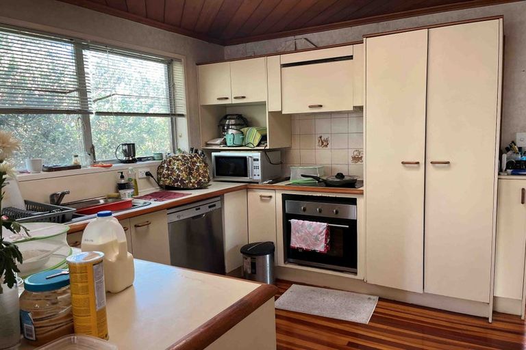 Photo of property in 2/94 Chivalry Road, Glenfield, Auckland, 0629