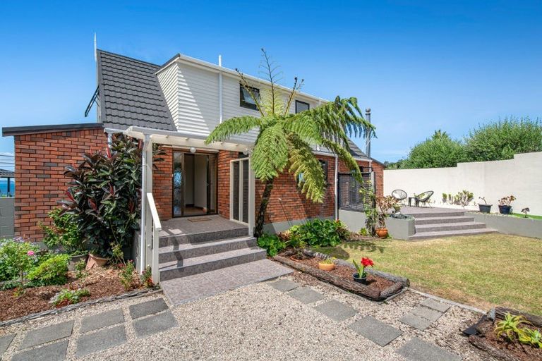 Photo of property in 15 Higham Ferrers Place, Red Beach, 0932