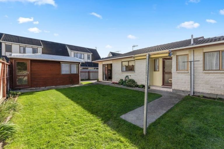 Photo of property in 47a Whites Line West, Woburn, Lower Hutt, 5010