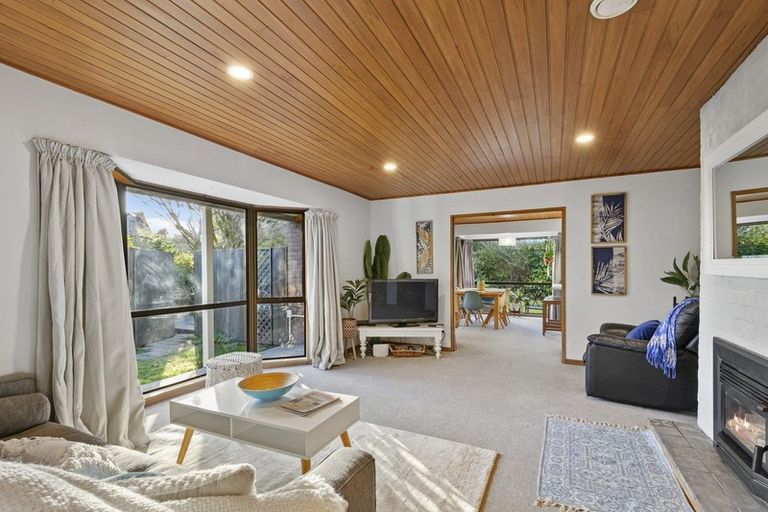 Photo of property in 32 Connemara Drive, Northwood, Christchurch, 8051