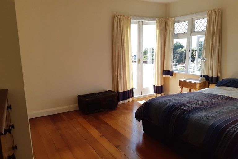 Photo of property in 6 Manuka Terrace, Eastbourne, Lower Hutt, 5013