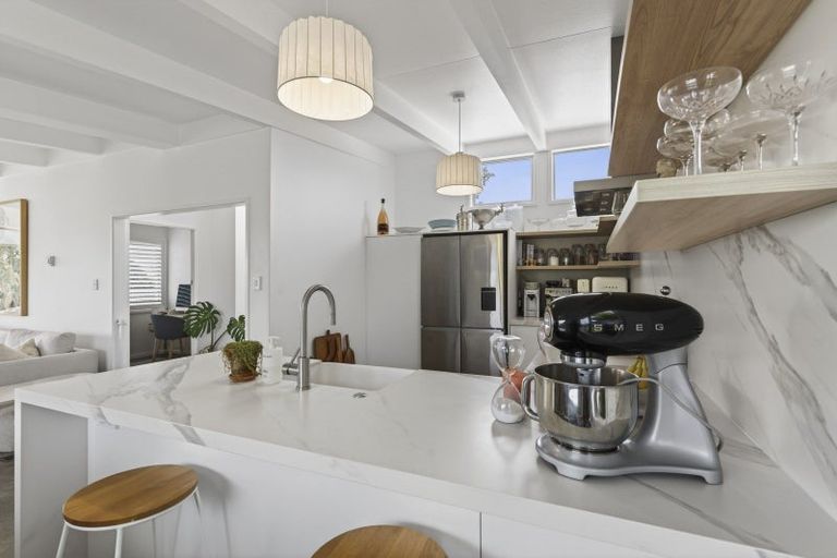 Photo of property in 25 Nevada Drive, Merrilands, New Plymouth, 4312