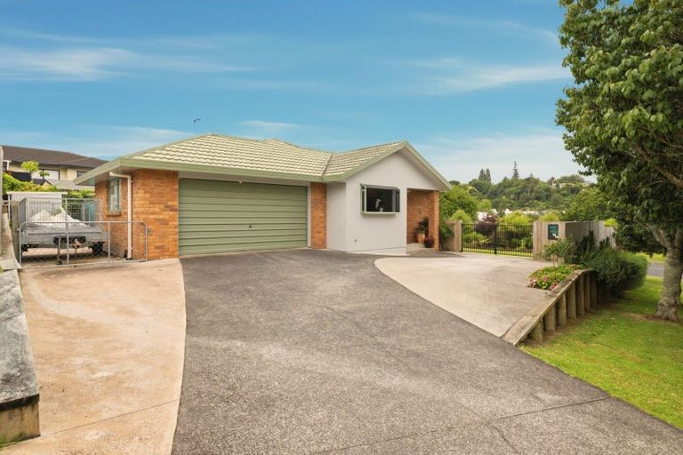 Photo of property in 2 Karamu Terrace, Pyes Pa, Tauranga, 3112