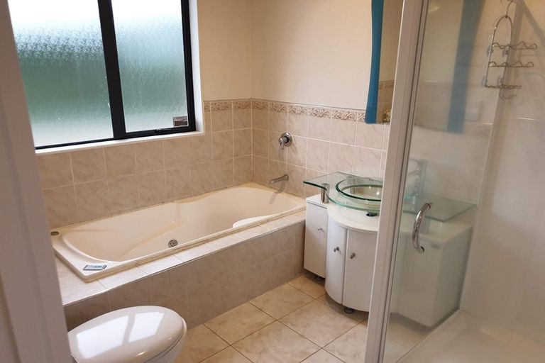 Photo of property in 89g Island Bay Road, Beach Haven, Auckland, 0626