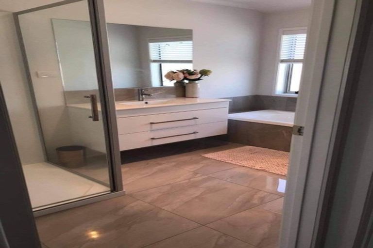 Photo of property in 14 Kahuparere Crescent, Pyes Pa, Tauranga, 3112