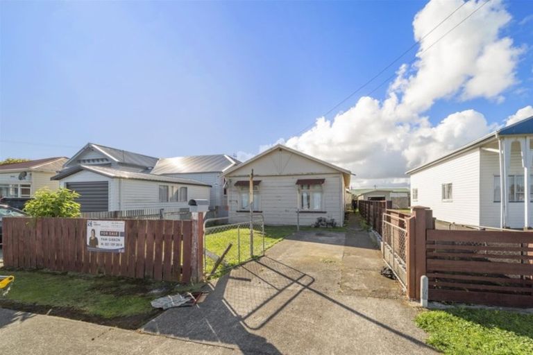 Photo of property in 74 Disraeli Street, Hawera, 4610