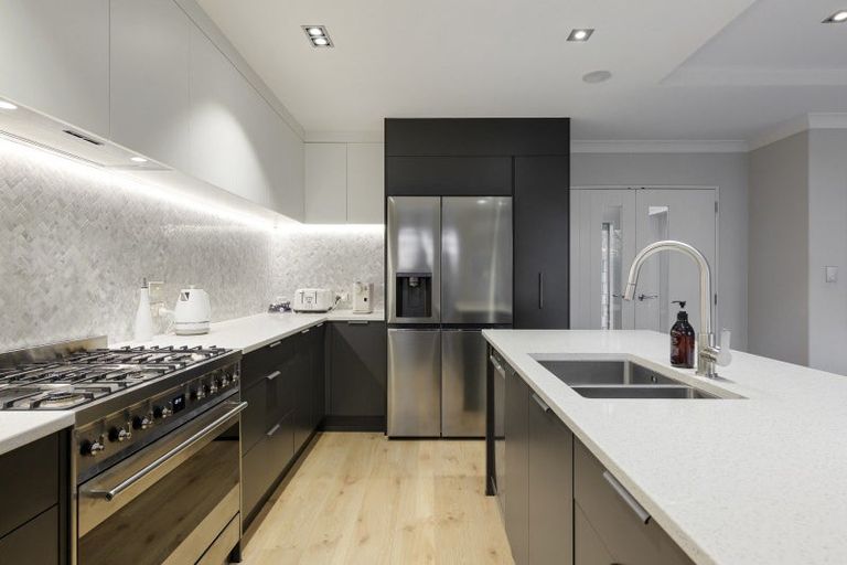 Photo of property in 133b Memorial Avenue, Burnside, Christchurch, 8053