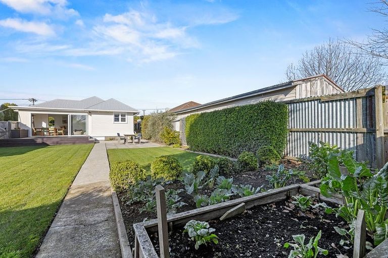 Photo of property in 229 Weston Road, St Albans, Christchurch, 8052