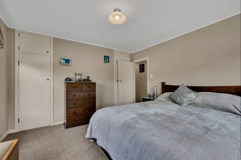 Photo of property in 8 Brassey Street, Waverley, 4510