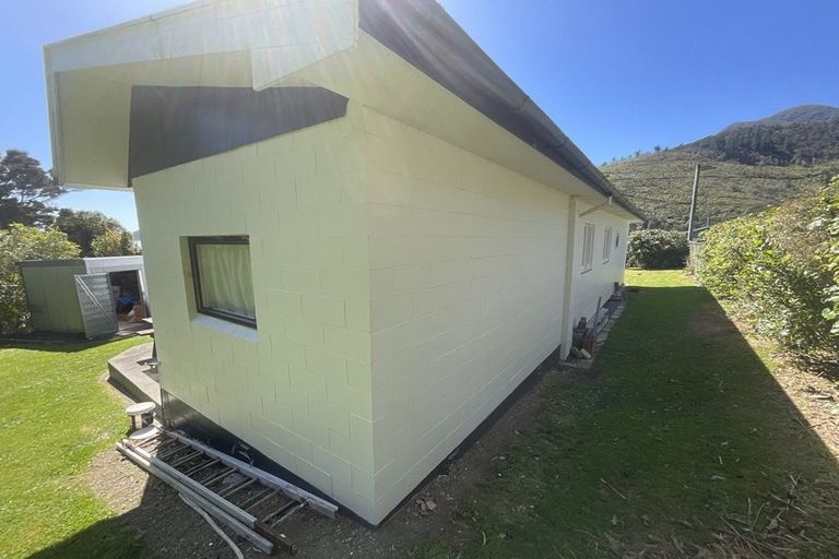 Photo of property in 22 Old Mill Road, Okiwi Bay, 7193