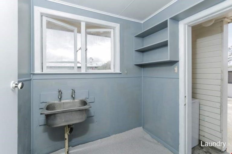 Photo of property in 49 Convair Crescent, Mangere, Auckland, 2022