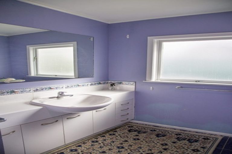 Photo of property in 23 Waverley Avenue, Glenfield, Auckland, 0629