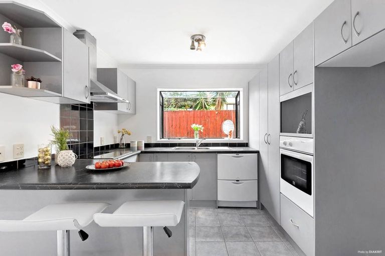 Photo of property in 21a Astley Avenue, New Lynn, Auckland, 0600