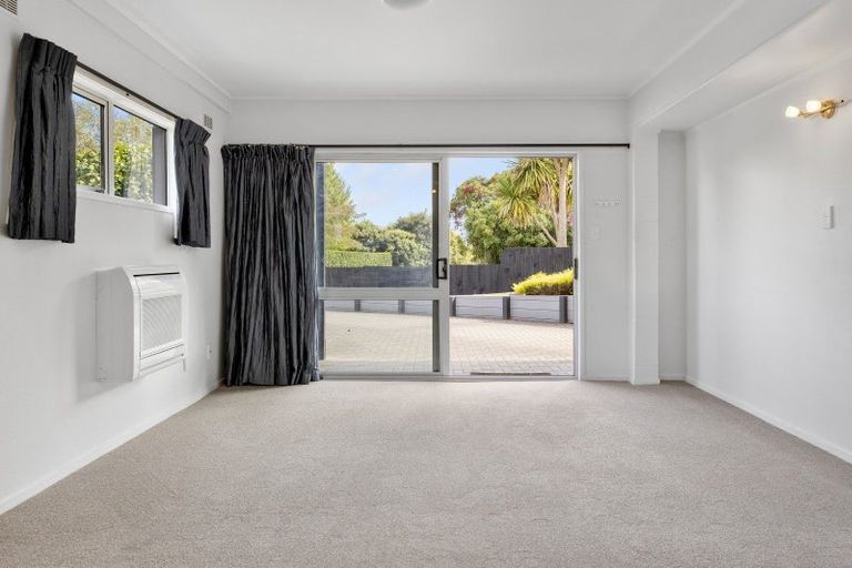 Photo of property in 32 Tremaine Avenue, Two Mile Bay, Taupo, 3330