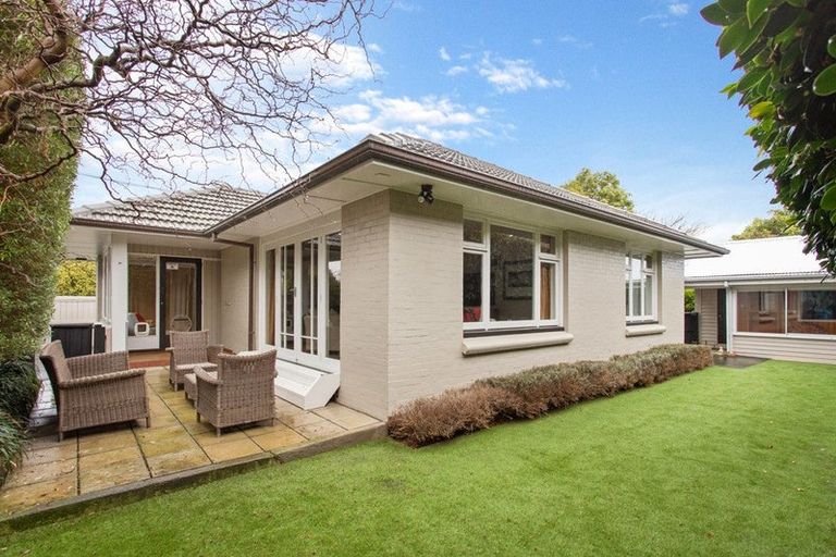 Photo of property in 33 Office Road, Merivale, Christchurch, 8014