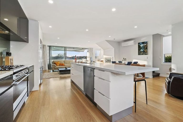 Photo of property in 2f Dodson Avenue, Milford, Auckland, 0620