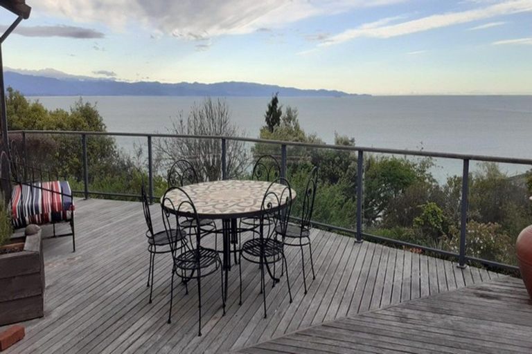 Photo of property in 4 Grenville Terrace, Moana, Nelson, 7011
