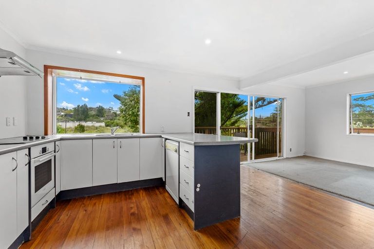 Photo of property in 2a Holiday Road, Stanmore Bay, Whangaparaoa, 0932