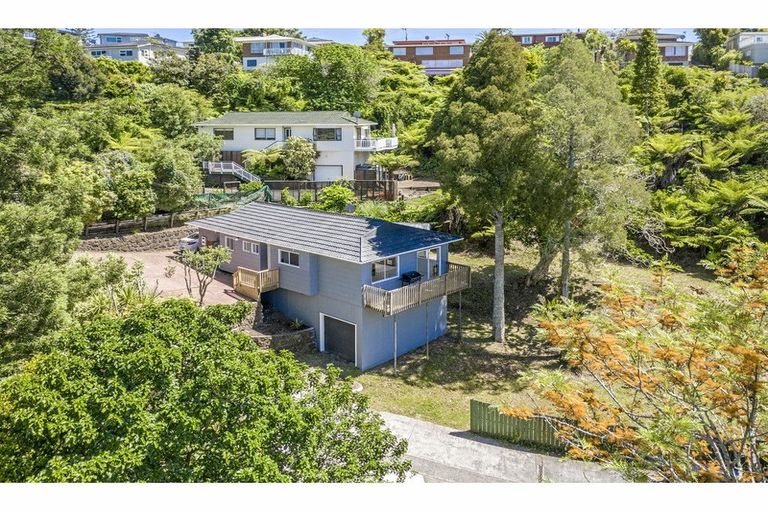Photo of property in 8 Limmer Place, Browns Bay, Auckland, 0632