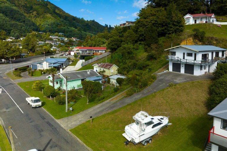 Photo of property in 45 Durham Street, Picton, 7220