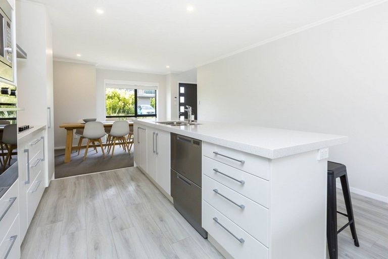 Photo of property in 11 Ashington Road, Silverstream, Upper Hutt, 5019