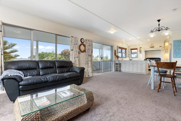 Photo of property in 14 Tamarisk Drive, Riversdale Beach, Masterton, 5872