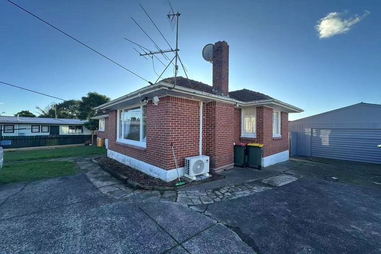 Photo of property in 129 Riverpark Crescent, Henderson, Auckland, 0610