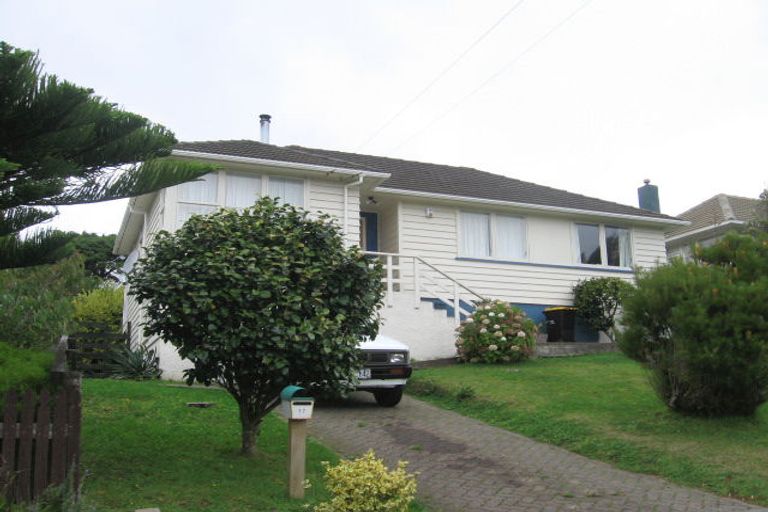 Photo of property in 17 Taylor Terrace, Tawa, Wellington, 5028