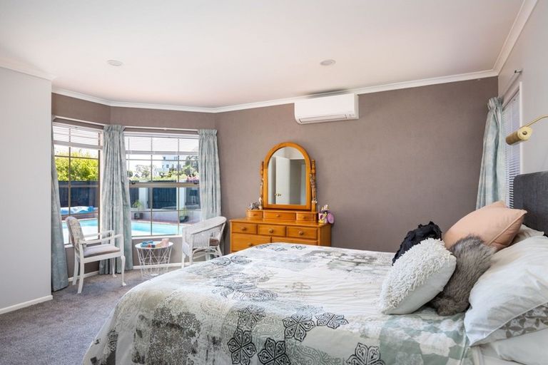 Photo of property in 11 Shelter Grove, Frankleigh Park, New Plymouth, 4310