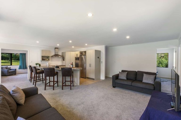 Photo of property in 10 Gleaming Place, Waiuku, 2123