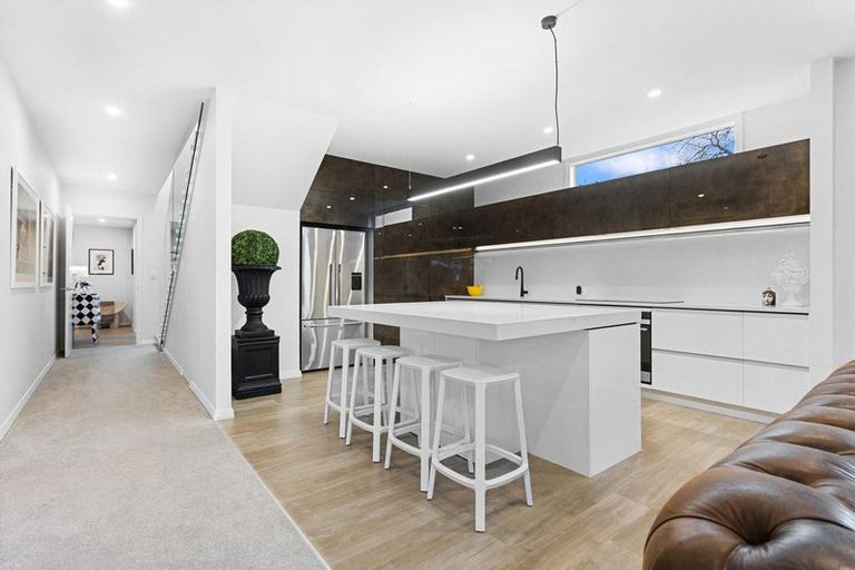 Photo of property in 2 Snowdon Road, Fendalton, Christchurch, 8052