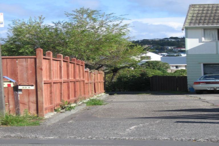 Photo of property in 23a Kingsbridge Place, Newlands, Wellington, 6037