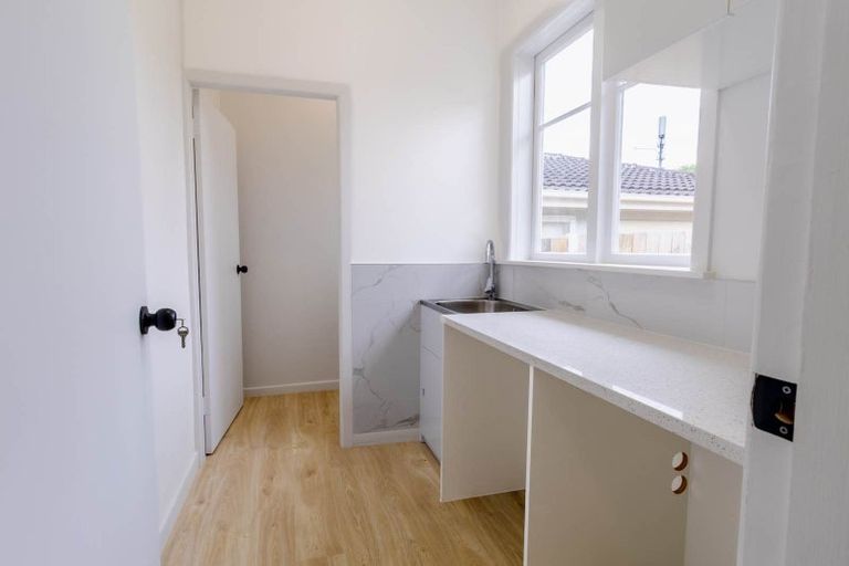 Photo of property in 2 Riverpark Crescent, Henderson, Auckland, 0610