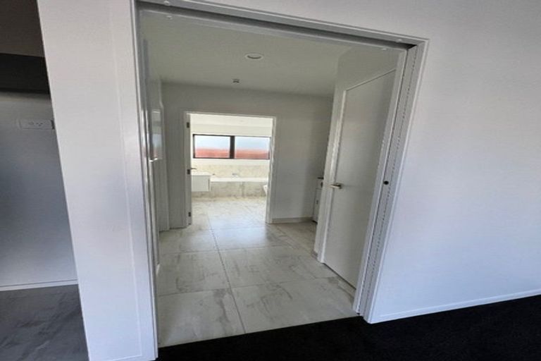 Photo of property in 5 Poutawa Lane, Clarks Beach, 2122