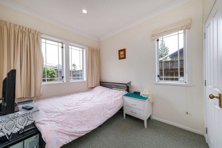 Photo of property in 4 The Oaks, Awapuni, Palmerston North, 4412