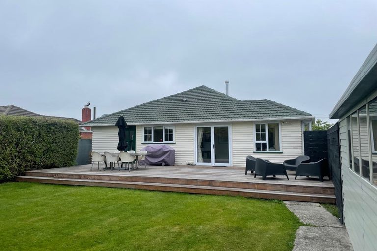 Photo of property in 18 Greendale Avenue, Avonhead, Christchurch, 8042