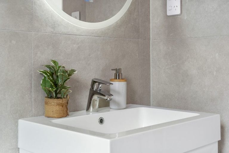 Photo of property in 9 Rosedale Road, Pinehill, Auckland, 0632