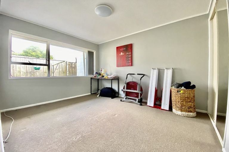 Photo of property in 2/49a Landon Avenue, Mangere East, Auckland, 2024