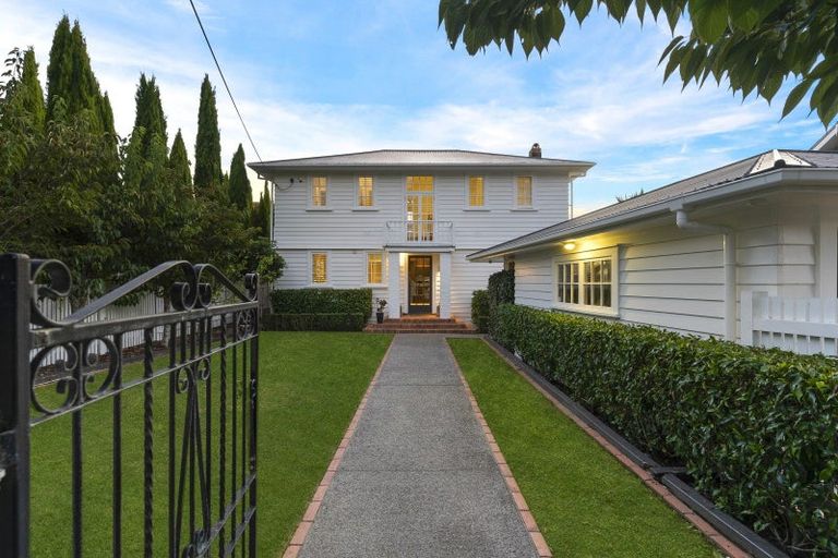 Photo of property in 28 Jubilee Avenue, Devonport, Auckland, 0624
