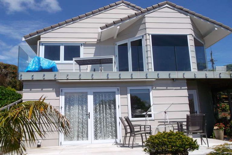 Photo of property in 1/1 Eastcliffe Road, Castor Bay, Auckland, 0620