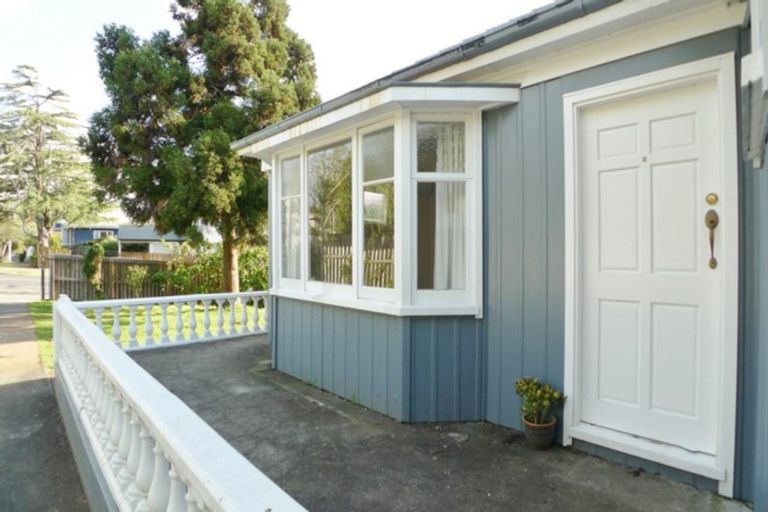 Photo of property in 103 Bolton Street, Blockhouse Bay, Auckland, 0600