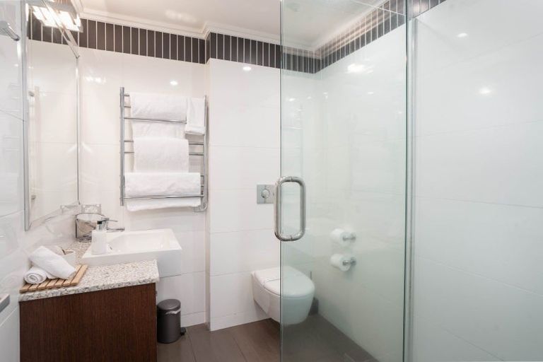 Photo of property in 225 Lake Terrace, Waipahihi, Taupo, 3330