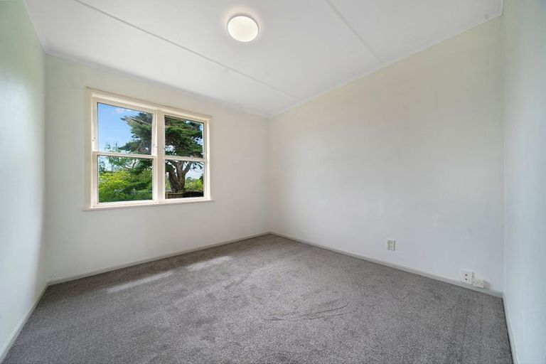 Photo of property in 49 Longburn Road, Henderson, Auckland, 0610