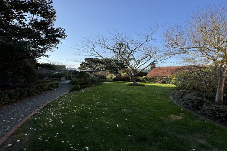 Photo of property in 1/29 Pupuke Road, Takapuna, Auckland, 0622