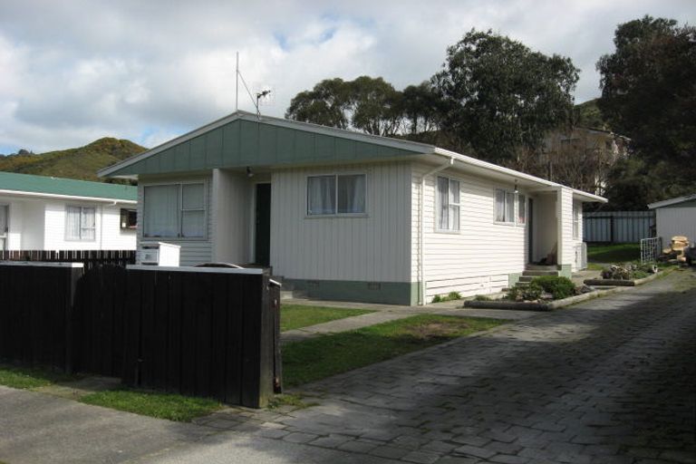 Photo of property in 285 Wellington Road, Wainuiomata, Lower Hutt, 5014