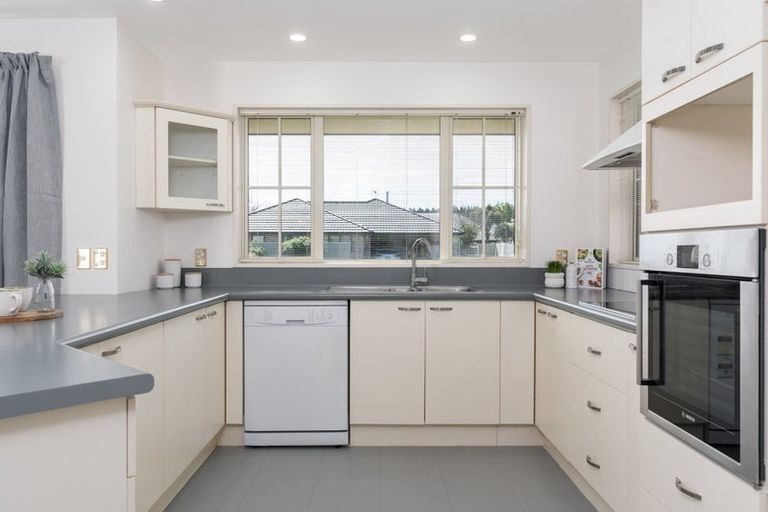 Photo of property in 72 Broadhaven Avenue, Parklands, Christchurch, 8083